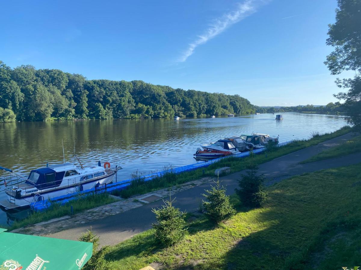 Zouw Hausboat Zakotven -Pouze Ubytovani Roudnice nad Labem Exterior photo