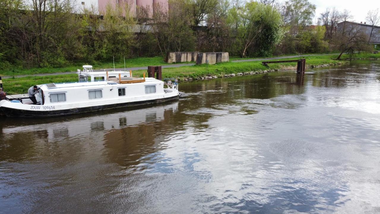 Zouw Hausboat Zakotven -Pouze Ubytovani Roudnice nad Labem Exterior photo